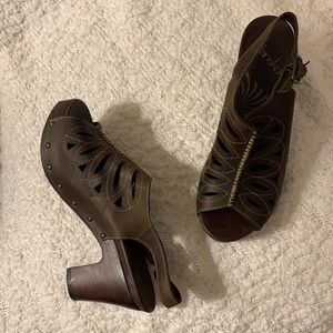 NWOT DANSKO leather heels